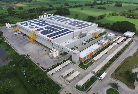 A distribution centre from above with solar panels on the roof. (photo)