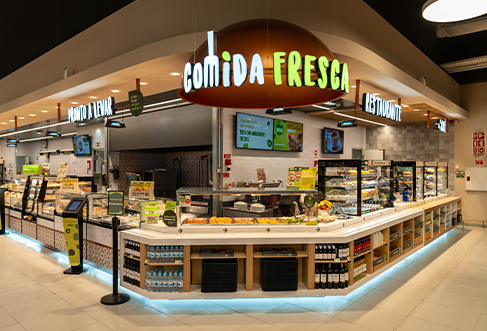 A large food counter with "comida fresca" (means fresh food) on the sign on top. (photo)