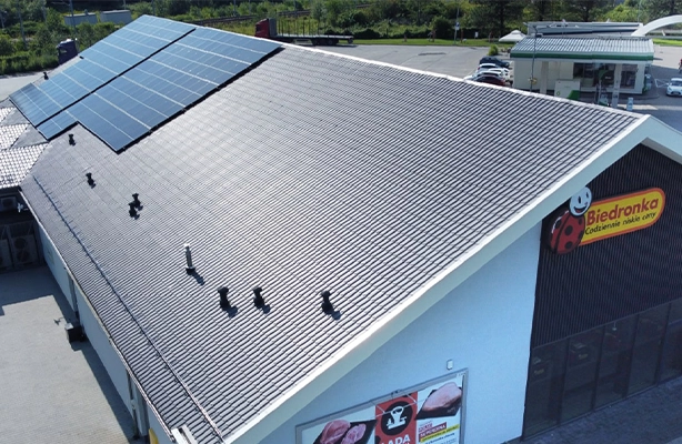 Solar panels on the roof of a Biedronka store (photo)