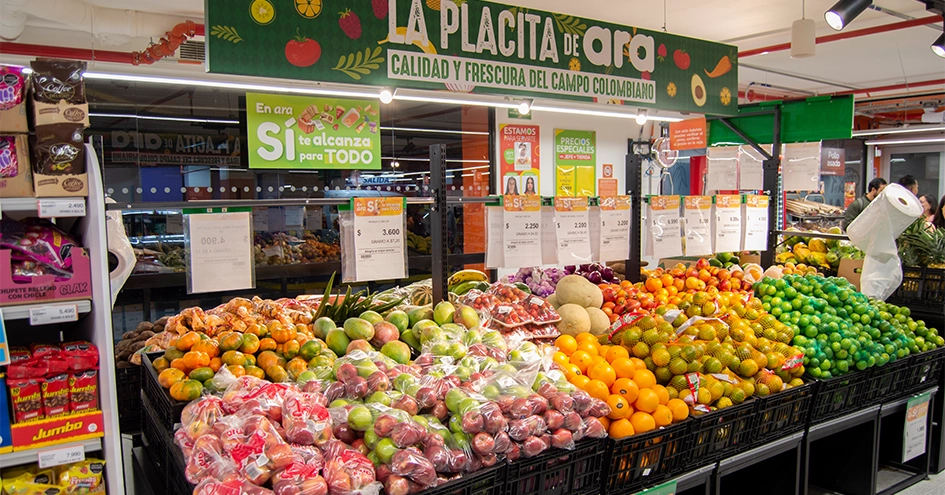 Fresh fruit section of an Ara store (photo)
