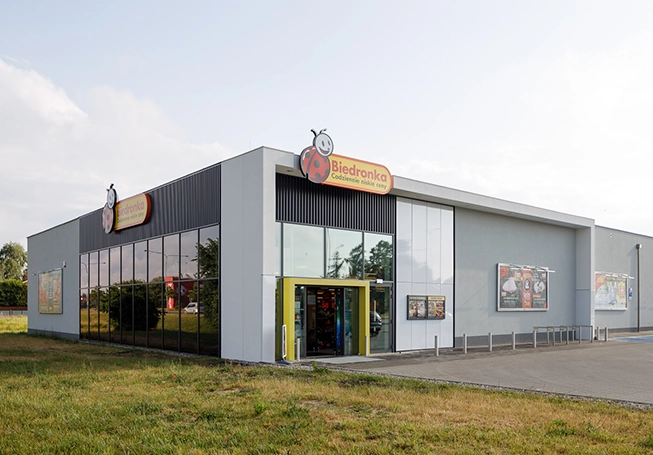 Shopfront of a Biedronka store (photo)