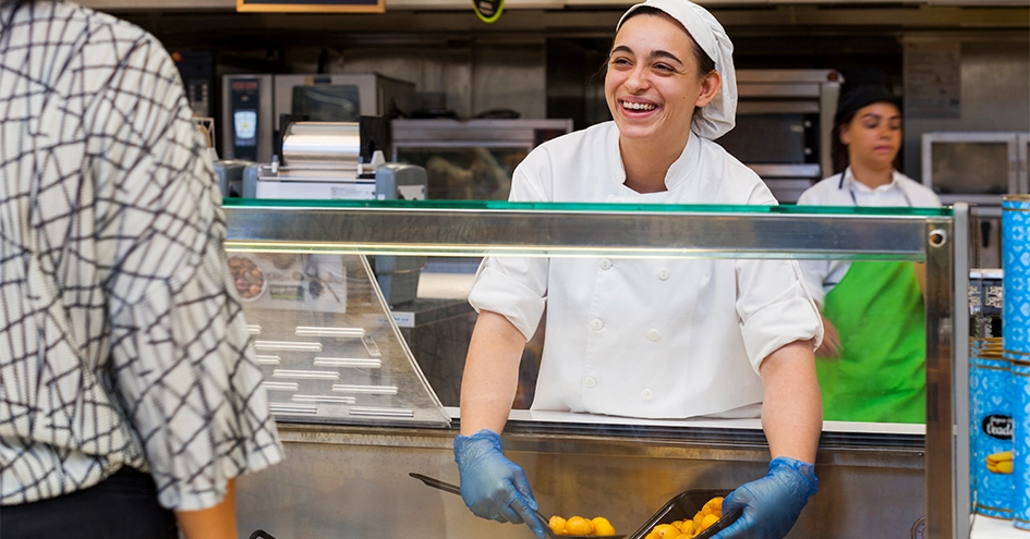 Employee serving a customer at a counter (photo)