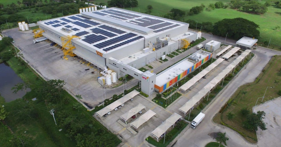 Aerial view of an Ara Distribution Centre with solar panels on the roof (photo)