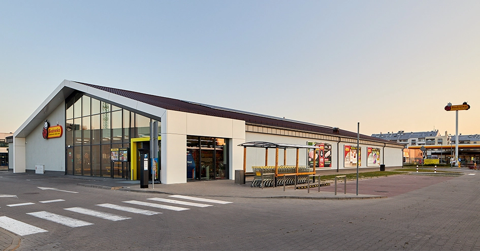 Shopfront of a Biedronka store (photo)