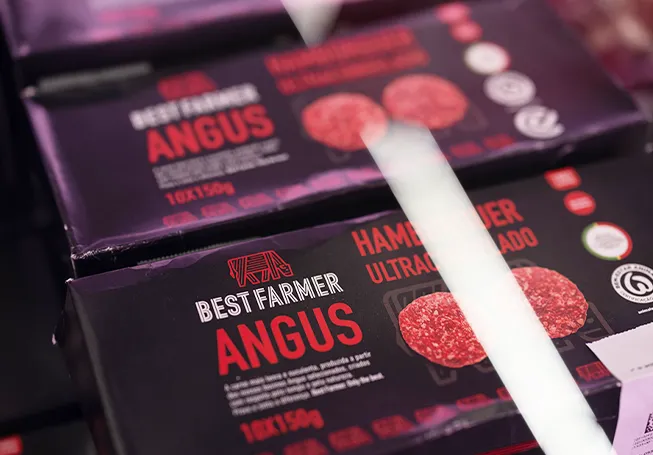 Close-up of packages of Best Farmer Angus hamburger patties (photo)