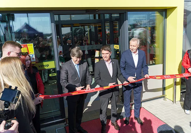 Cerimónia de inauguração da Biedronka Eslováquia (foto)